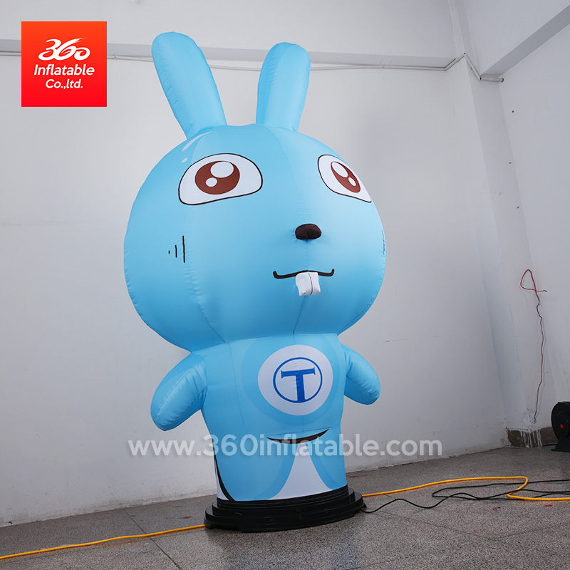 La publicidad inflable de las lámparas de la historieta del conejo azul lindo de encargo llevó la lámpara del conejo